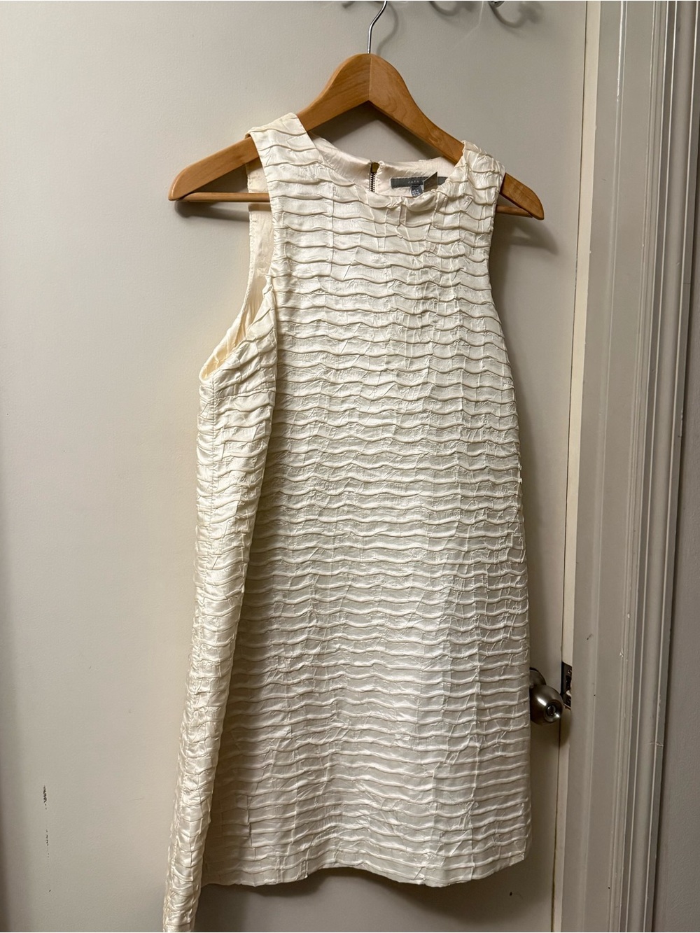 Zara women Ivory Textured Sleeveless Shift Dress M